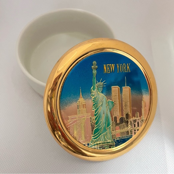 Porcelain 3" Chokin Trinket Box 24K Gold Trim NY Twin Towers Statue of Liberty - Picture 4 of 9